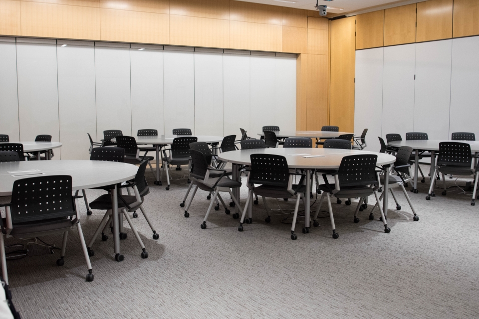 Classroom auditorium with round tables and chairs
