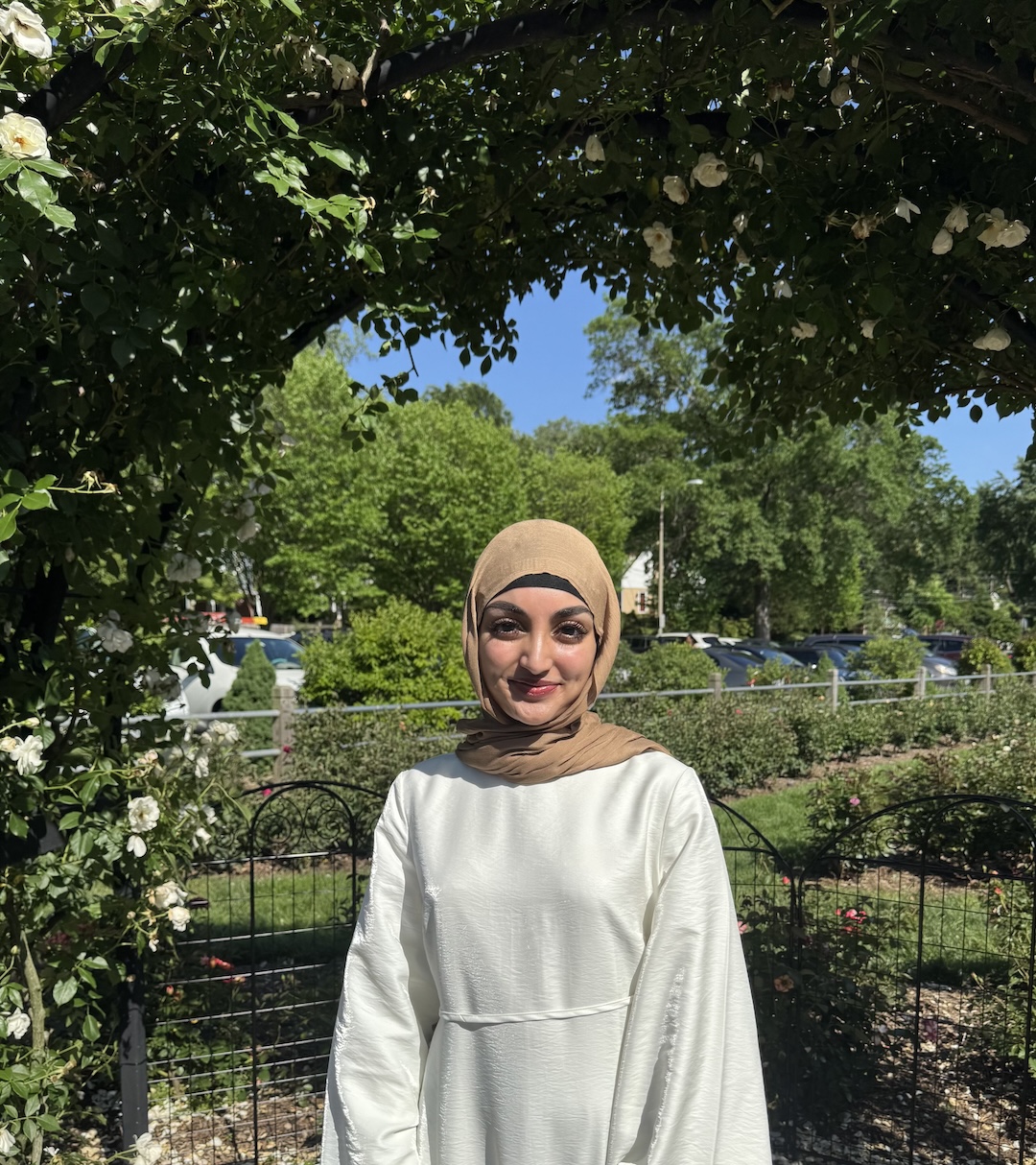 Samen standing under a tree