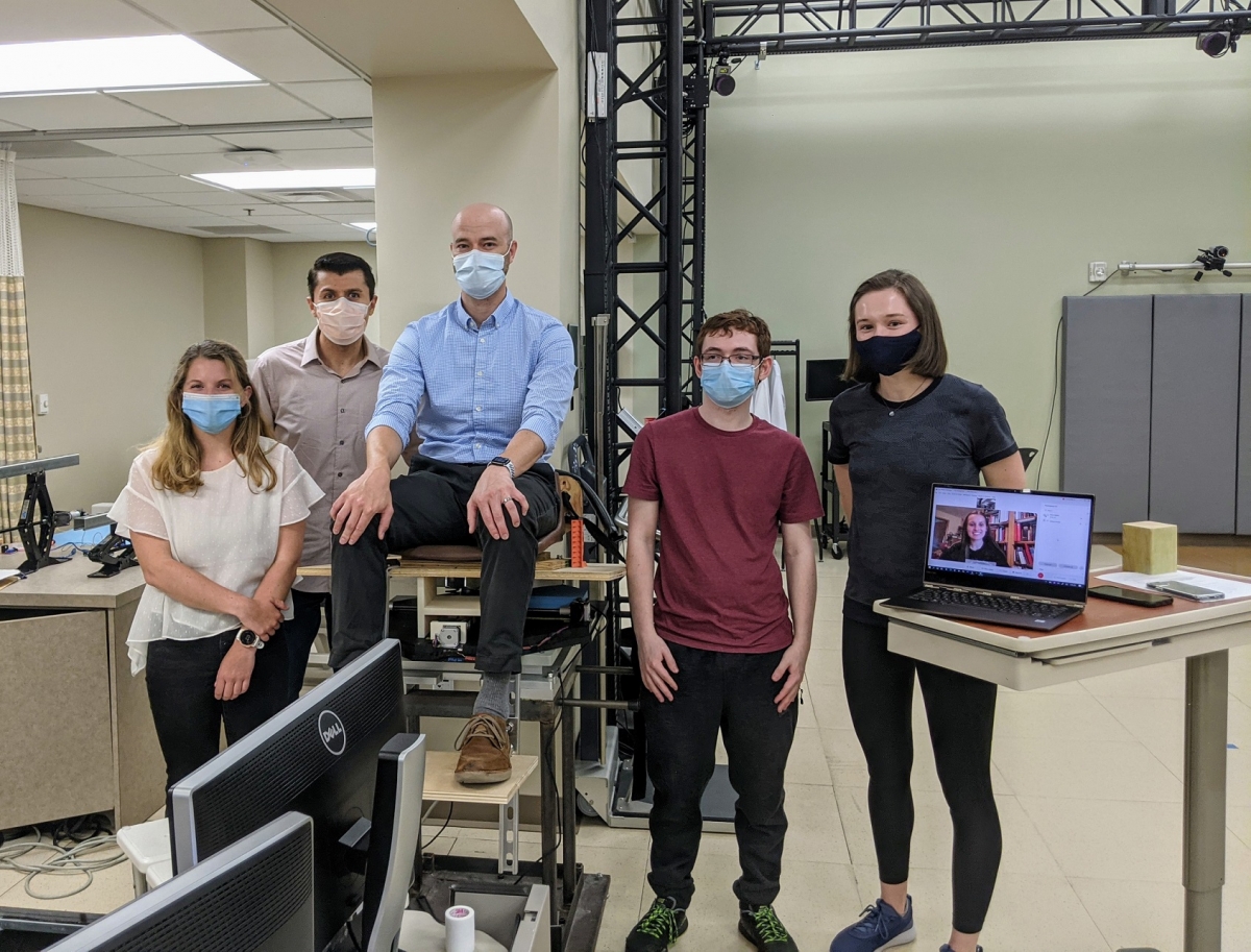 Group photo of Dr. Aslani with his team in lab