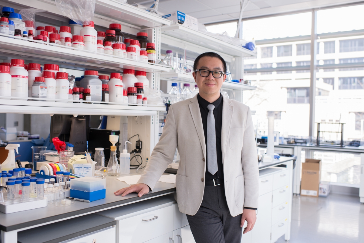 Dr. Shaui in Lab