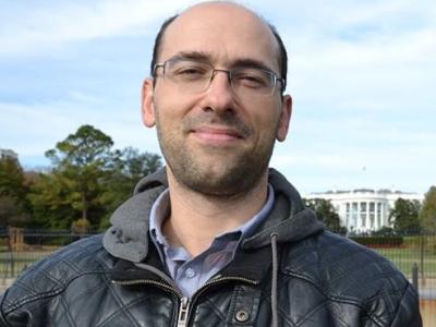 Dr. Carles Corbella