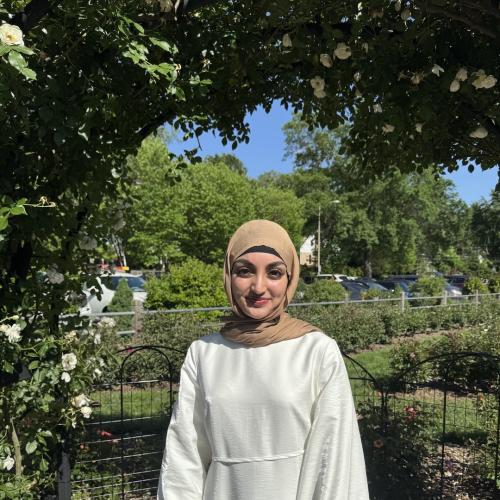 Samen standing under a tree