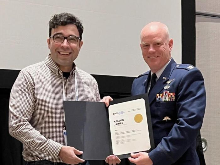 Nelson Jaimes receiving his award at the 2023 SPIE Disruptive Technologies in Information Sciences conference
