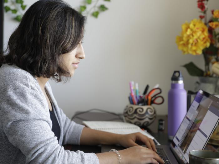 Student conducting online learning