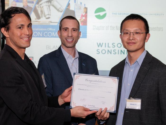 Xitong Liu receiving his award certificate