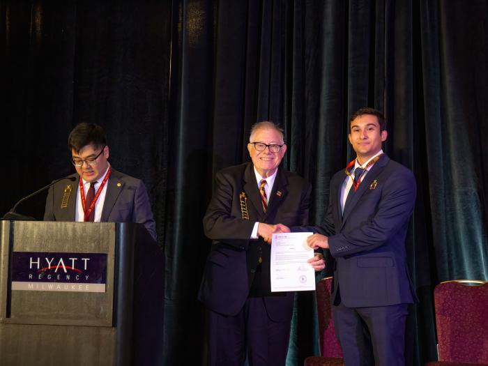 Sean Walsh being presented his award by Nicolas Perennino