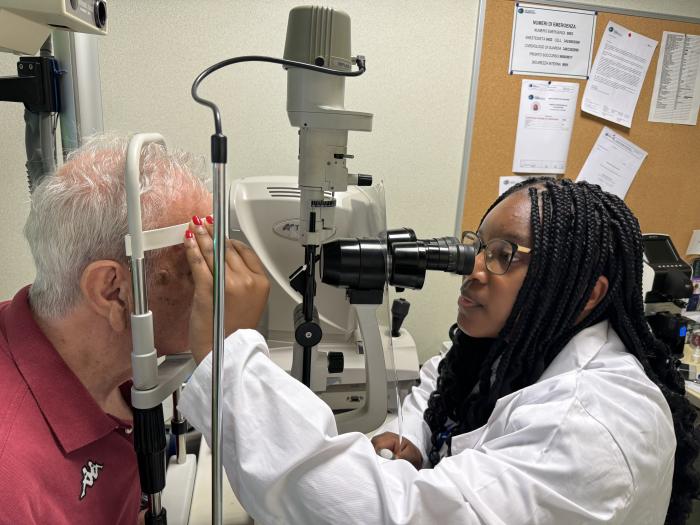 Alexandra Mandewo seeing a patient